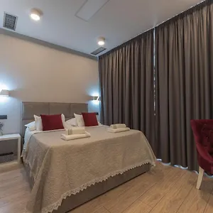 Bed & Breakfast Sky & Sun Luxury With Private Parking In The Garage ****