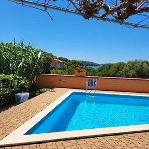https://stella-apartments-vinkuran.pula-hotels.org