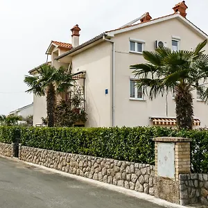 https://apartmani-cvelic.primorje-gorskikotar.com