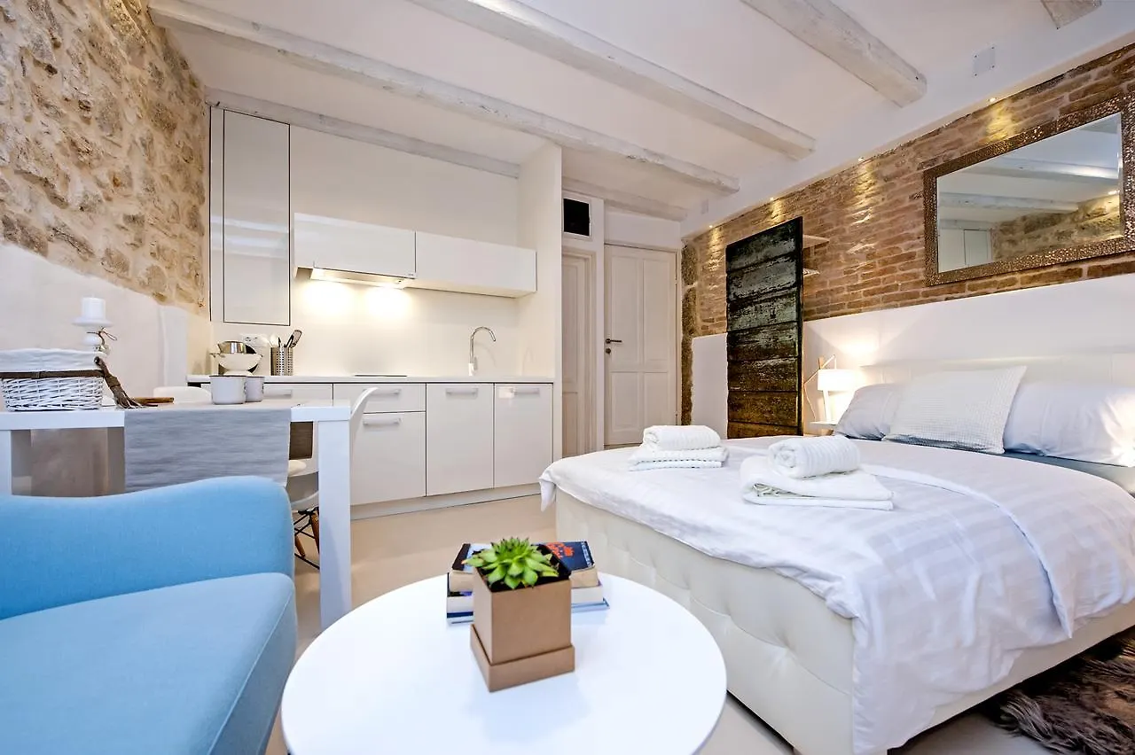Luna Rooms And Studios Rovinj 4*,  Kroatien