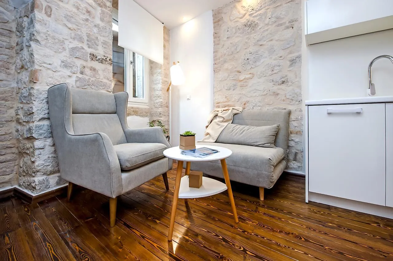 Luna Rooms And Studios Rovinj 4*,